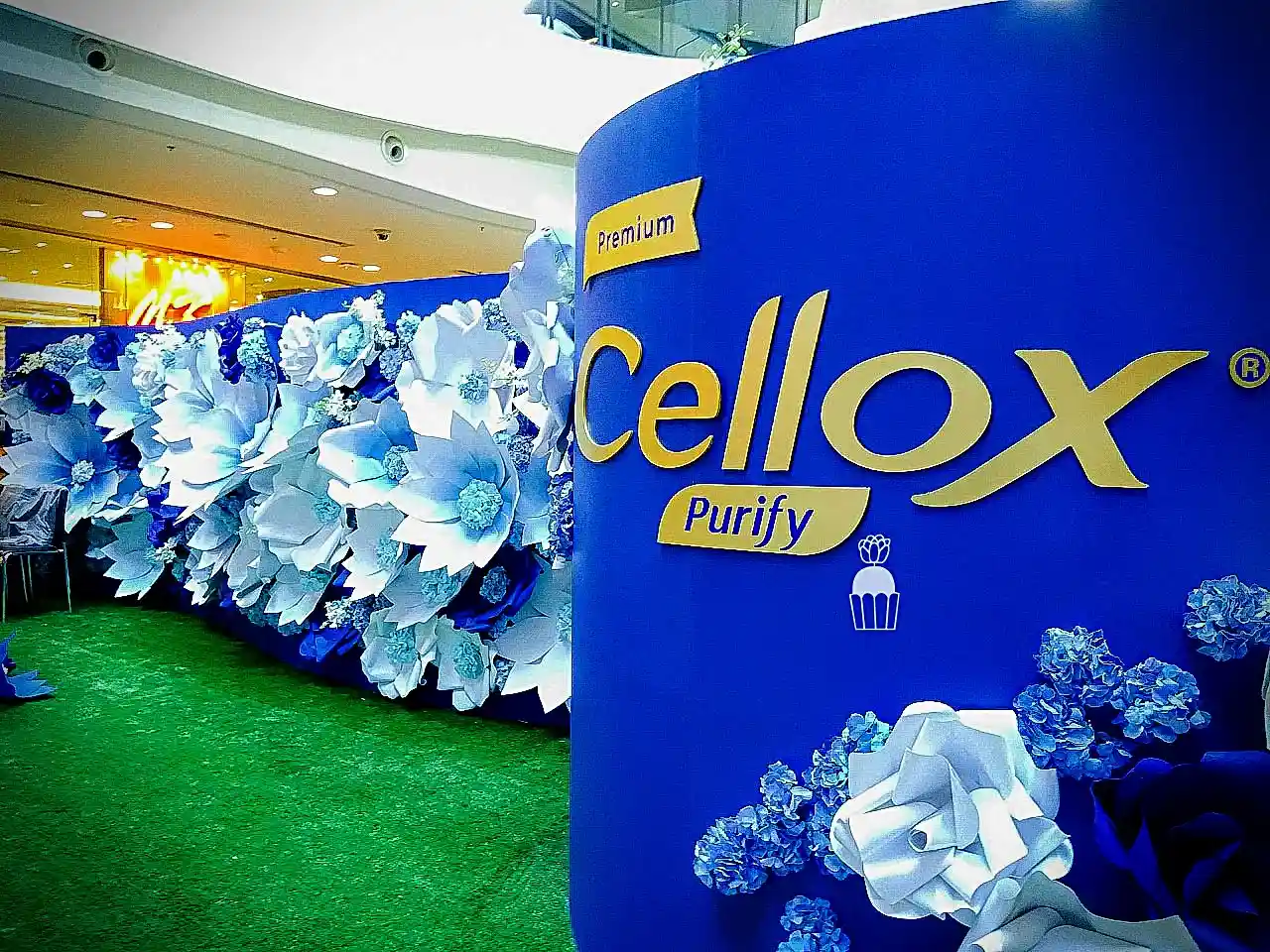 Cellox Booth Decor
